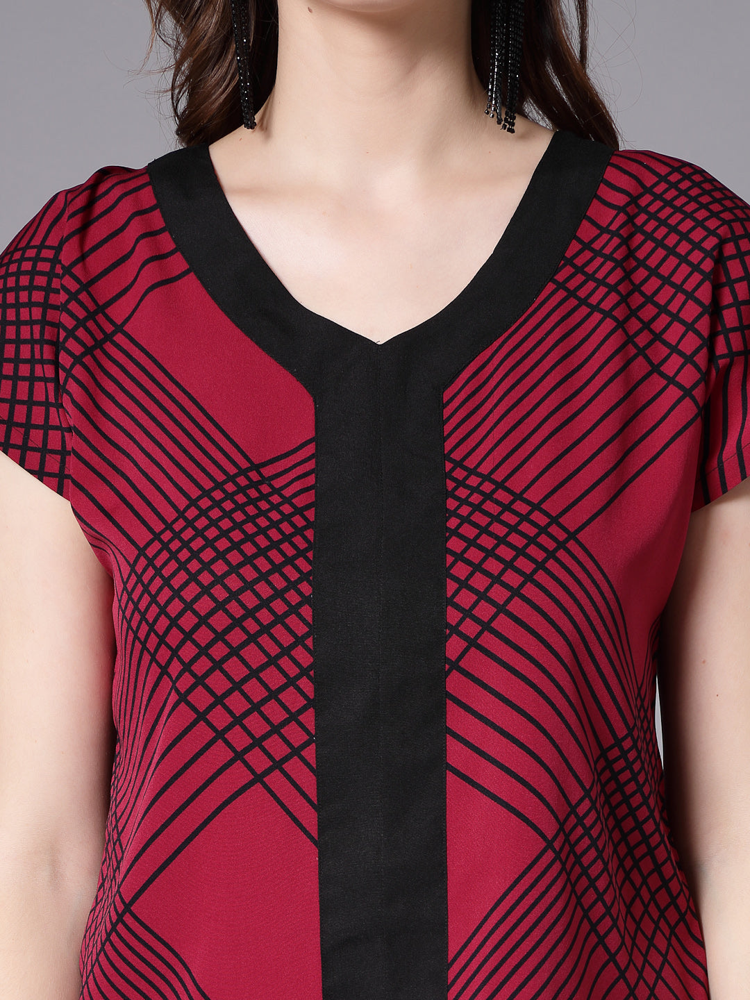 Style Quotient Women Smart Contrast Top with drop Shoulder V-neck Top