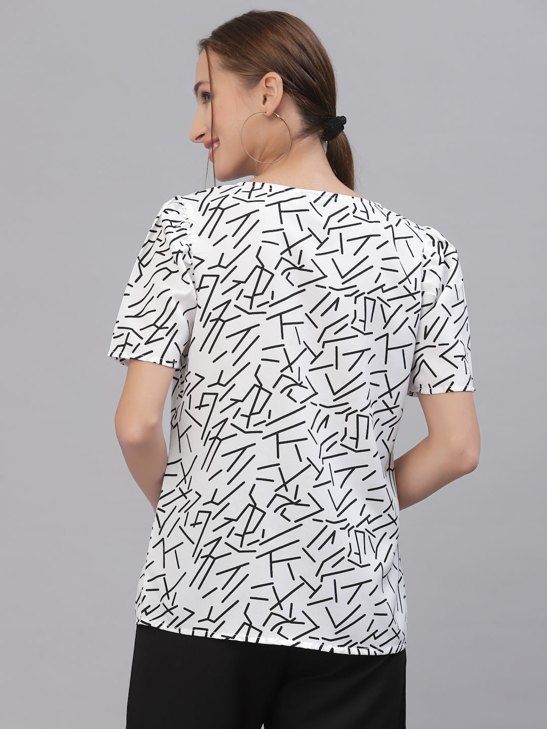 Style Quotient Women White & Black Geometric Print Top